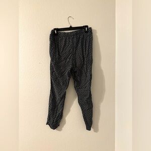 *DONATED* Old Navy Taper Pants Size M